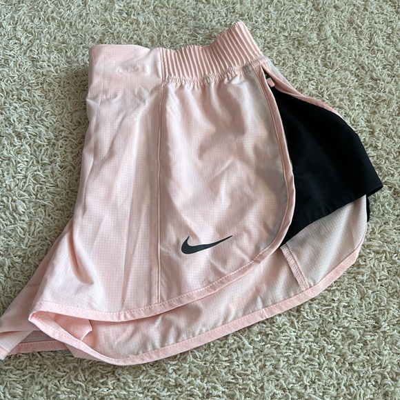 Peach and black Nike shorts - Picture 3 of 6